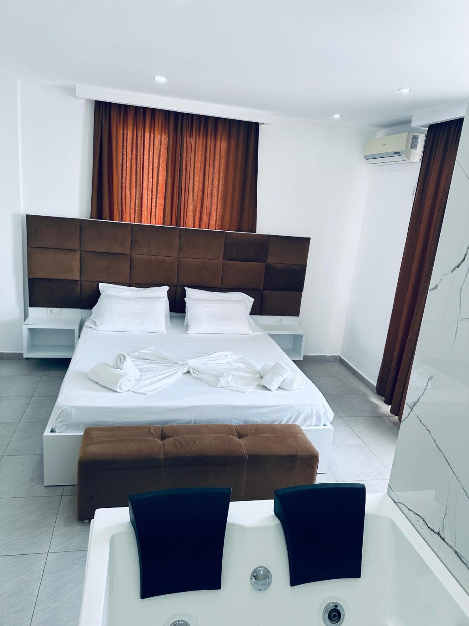 Hotel Lakaj Velipojë Esterno foto